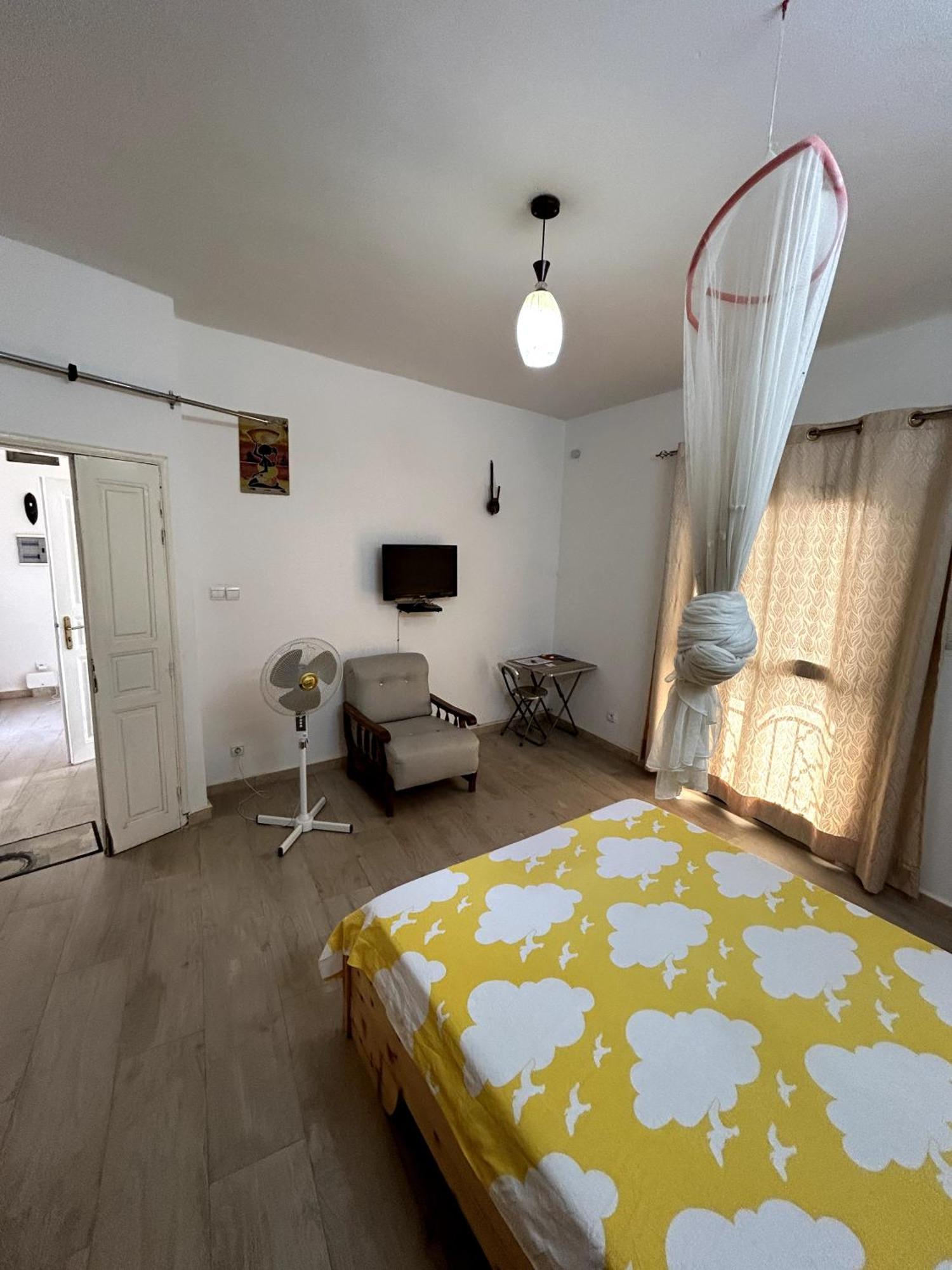 Chambre Spacieuse Avec Balcon - Salle De Bain Exterieure Privee & Breakfast سانت - لويس المظهر الخارجي الصورة