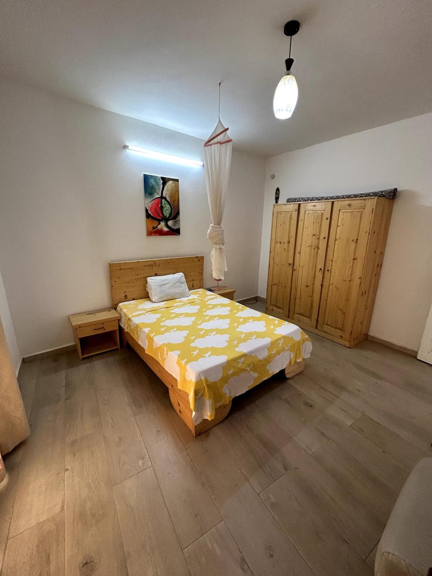 Chambre Spacieuse Avec Balcon - Salle De Bain Exterieure Privee & Breakfast سانت - لويس المظهر الخارجي الصورة
