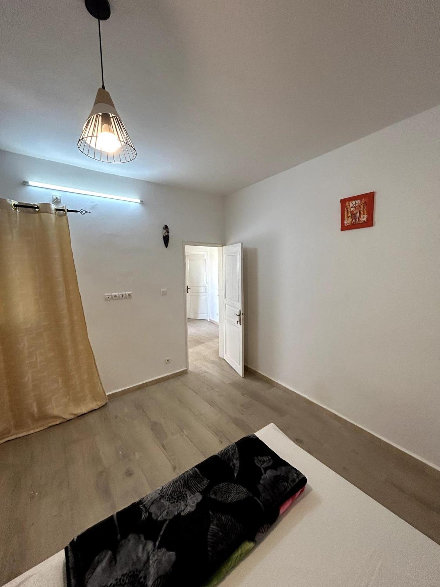 Chambre Spacieuse Avec Balcon - Salle De Bain Exterieure Privee & Breakfast سانت - لويس المظهر الخارجي الصورة